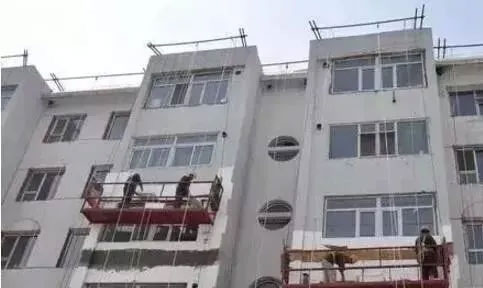 外墻保溫面層砂漿泛白原因及防范措施！